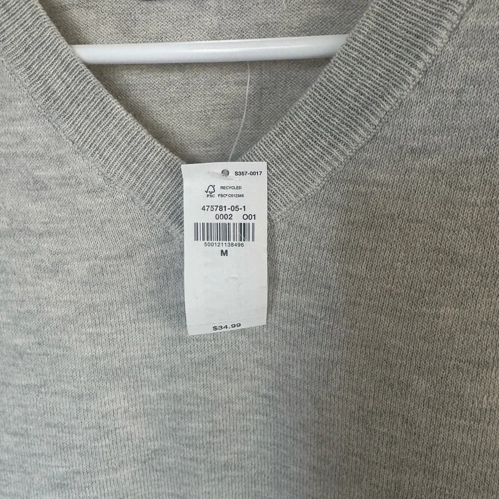 Men’s Old Navy Gray V-Neck Sweater Classic Knit NWT cotton - Picture 3 of 7